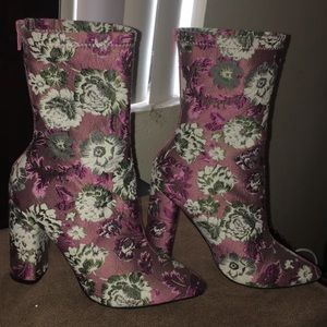 Pink/mauve floral pointy boots